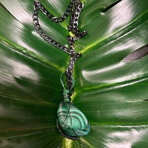 GORGEOUS malachite black & green wire wrapped crystal pendant stainless necklace